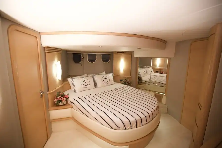 Kemer Yat Kiralama 22m Princess 67